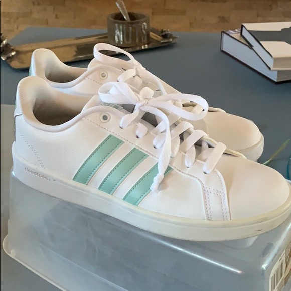 Adidas shoes - Picture 2 of 5